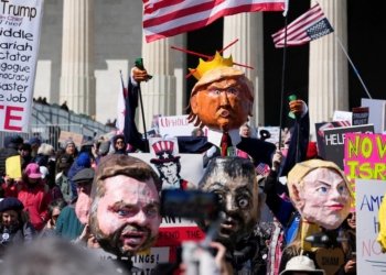 des millions de manifestants défilent contre Donald Trump
