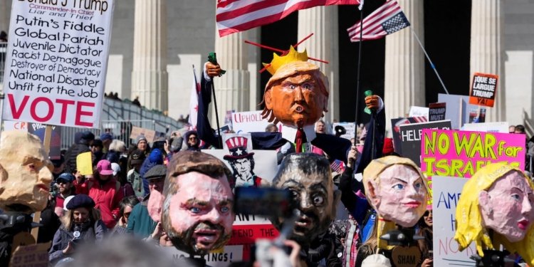 des millions de manifestants défilent contre Donald Trump